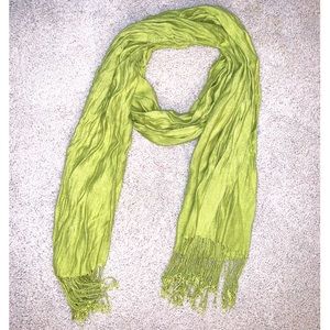 Green frill scarf